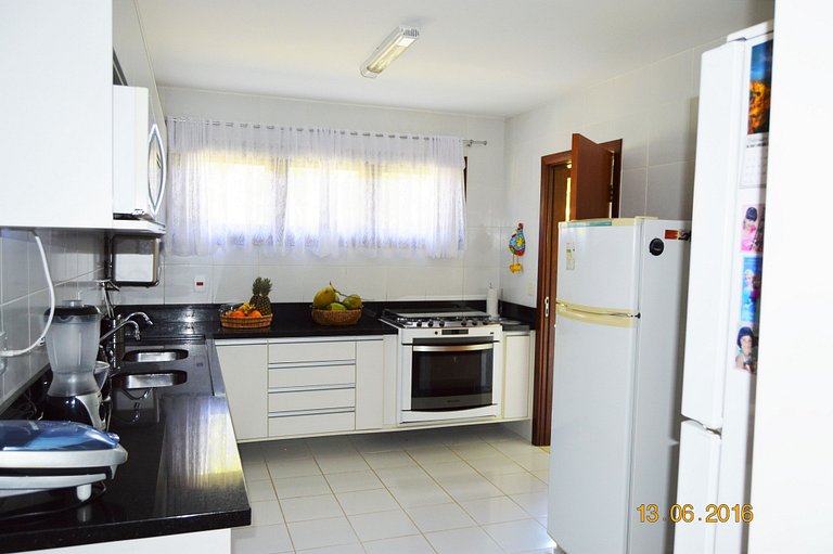 Esplêndida Casa com Piscina em Imbassaí