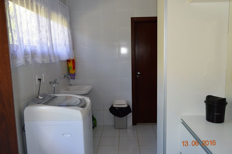 Esplêndida Casa B02 com Piscina em Imbassaí