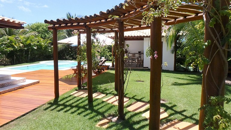 Espléndida casa con piscina en Imbassaí