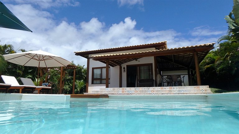Esplêndida Casa B02 com Piscina em Imbassaí