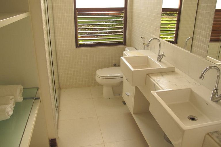 Apto de 3 suites 151m2 (F05 102) - Cond.Reserva Imbassai