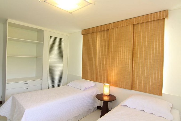 Apto de 3 suites 151m2 (F05 102) - Cond.Reserva Imbassai