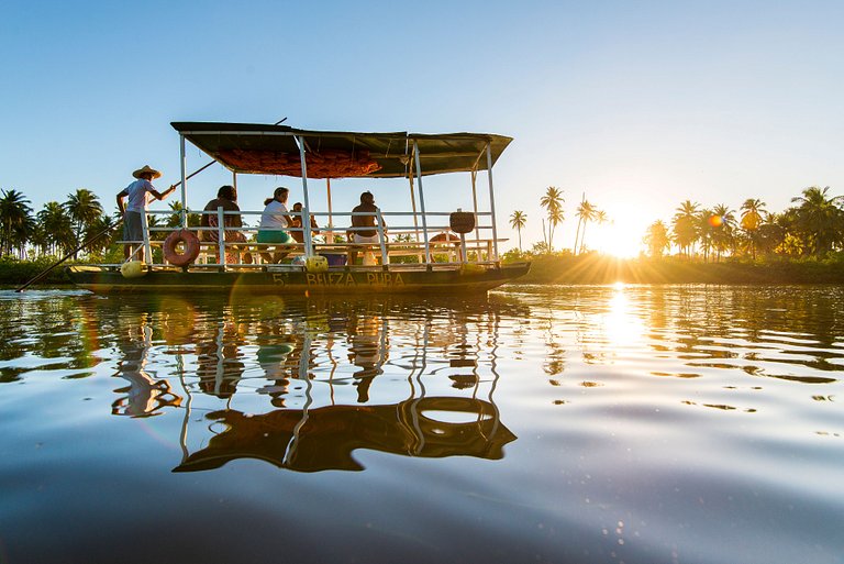 Beautiful 2-Bedroom Apartment with Garden in Imbassaí