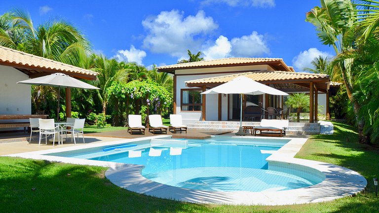 Espléndida casa con piscina en Imbassaí