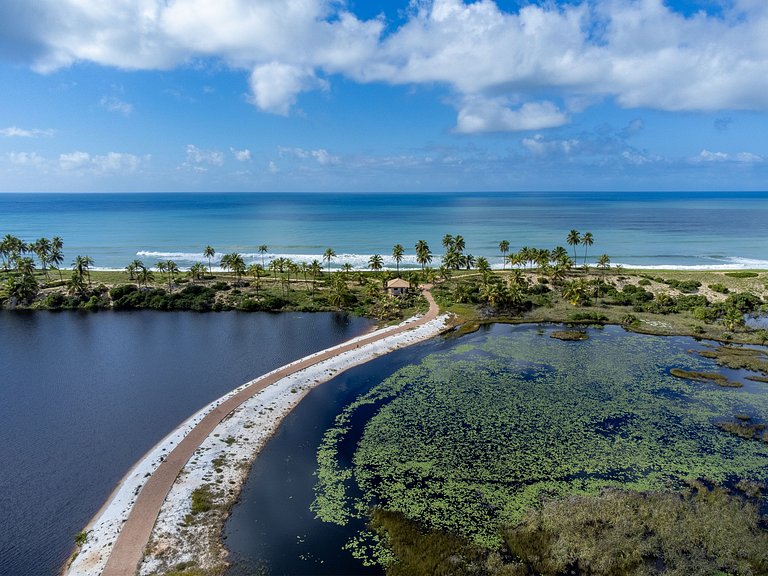 Casa de alto padrão com piscina em Sauípe