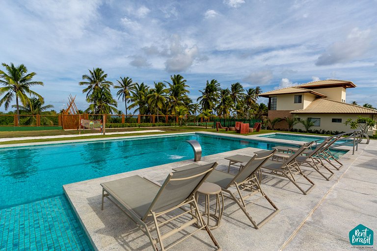 Beautiful bungalow with pool and hot tub in Imbassaí - House