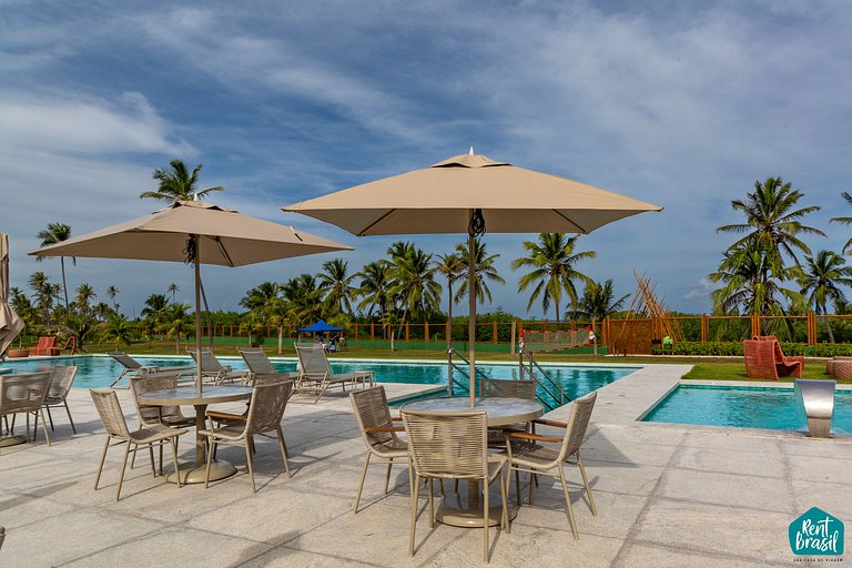 Beautiful bungalow with pool and hot tub in Imbassaí - House