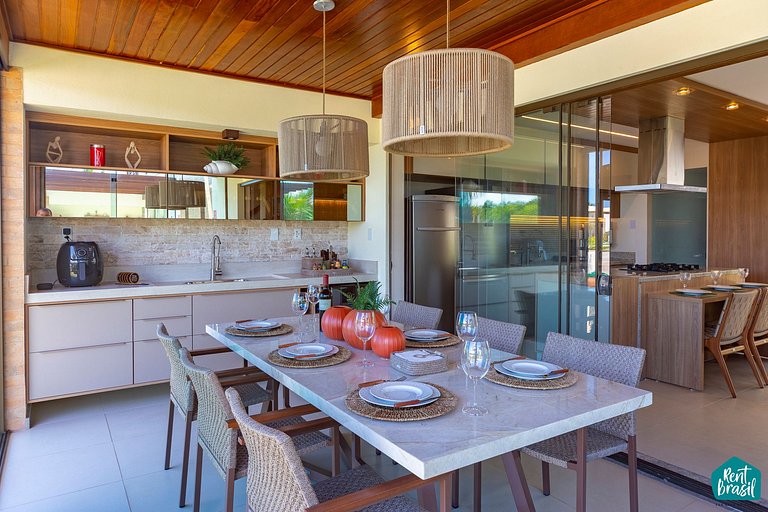 Modern and Sophisticated Bungalow in Imbassaí