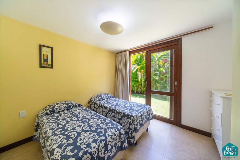 Beautiful house in Reserva Imbassaí with 4 suites and a swim
