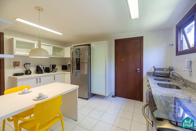 Beautiful house in Reserva Imbassaí with 4 suites and a swim