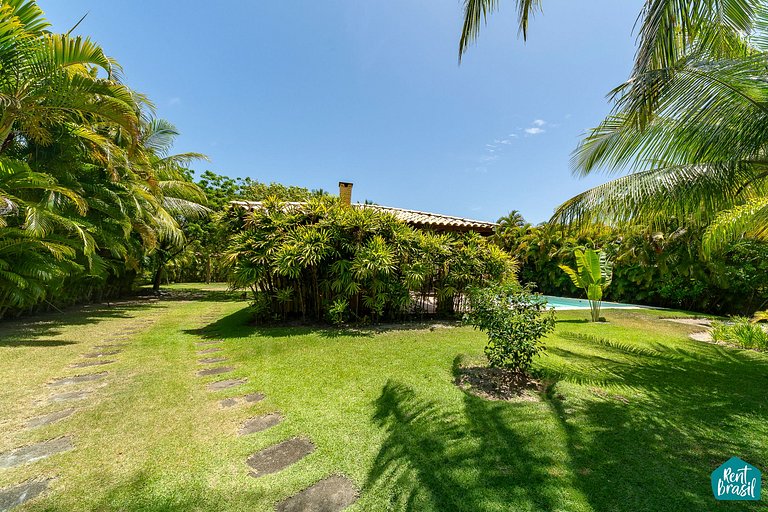 Beautiful house in Reserva Imbassaí with 4 suites and a swim