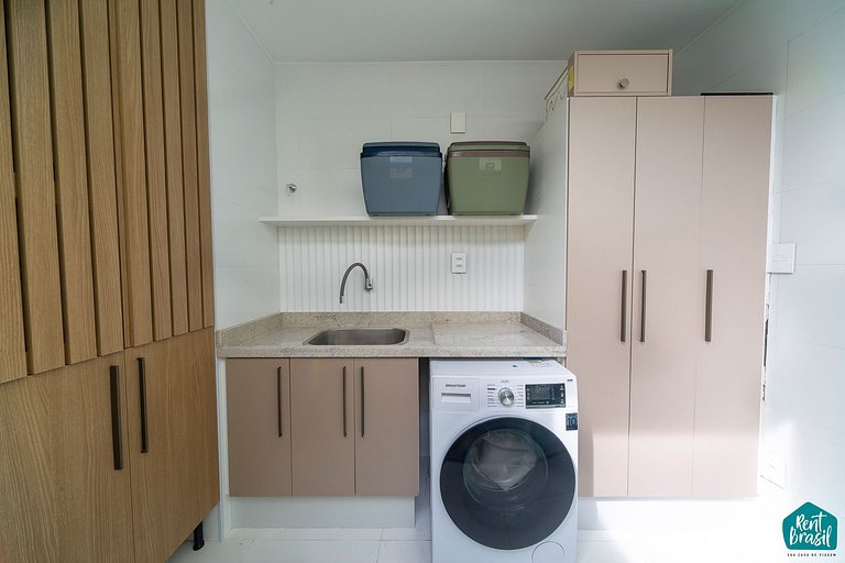 Pueblo moderno con piscina, 3 habitaciones en Imbassaí