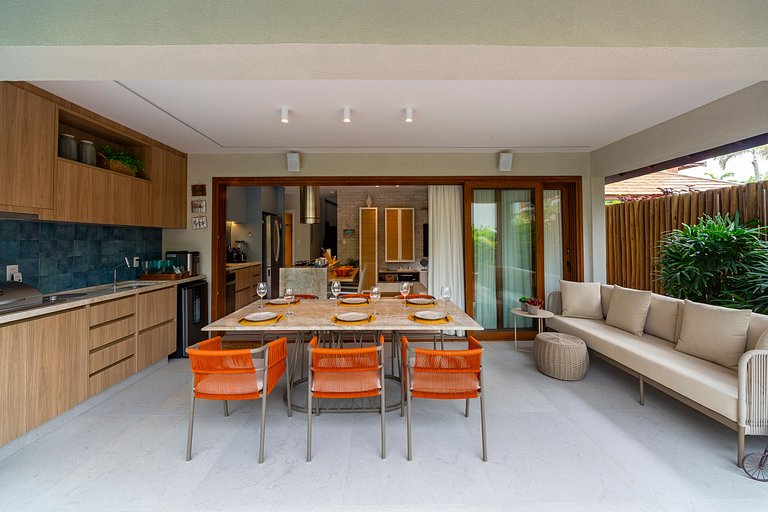 Refined and Sophisticated Village in Itacimirim