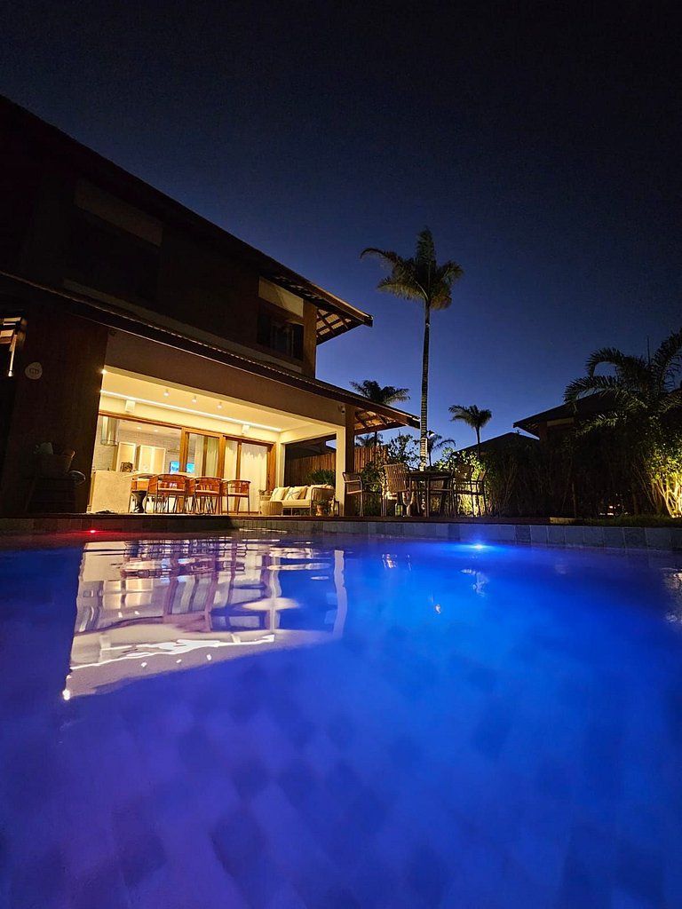 Refined and Sophisticated House in Itacimirim