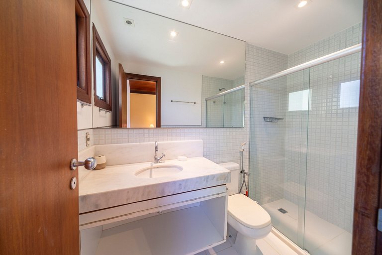 Beautiful house in Reserva Imbassaí with 4 suites and a swim