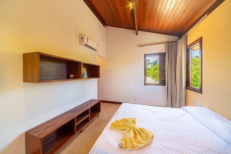 Beautiful house in Reserva Imbassaí with 4 suites and a swim
