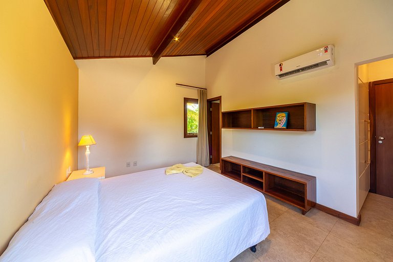 Beautiful house in Reserva Imbassaí with 4 suites and a swim