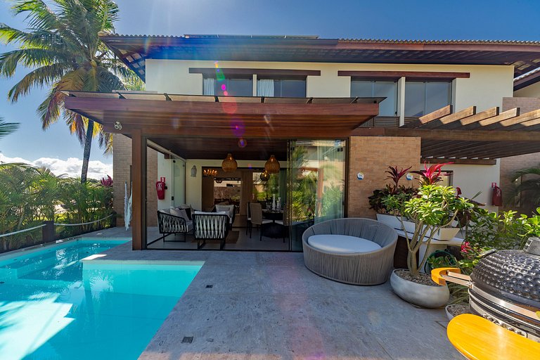 Beautiful bungalow with pool and hot tub in Imbassaí - House