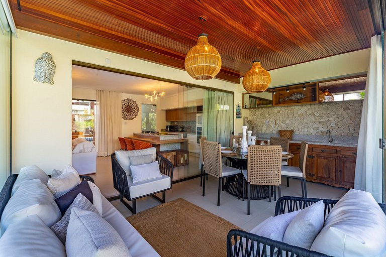 Beautiful bungalow with pool and hot tub in Imbassaí - House