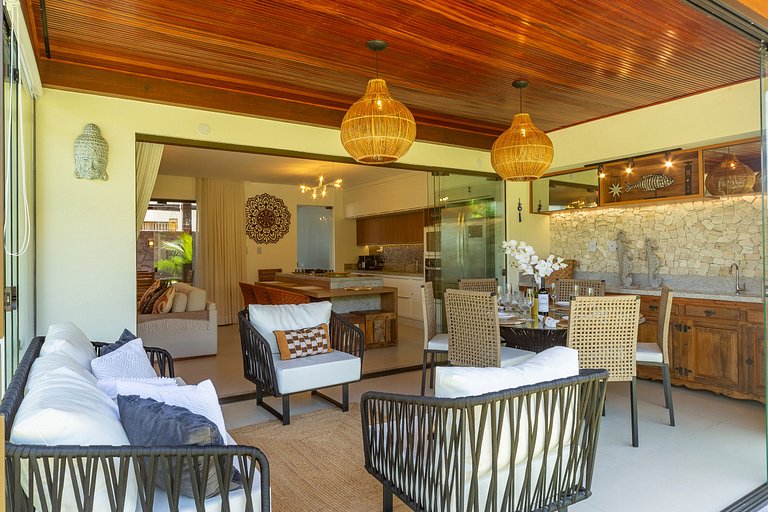 Beautiful bungalow with pool and hot tub in Imbassaí - House